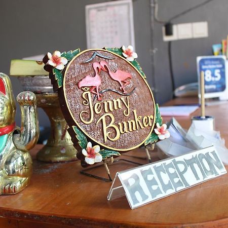 Jenny Bunker Homestay Кута Экстерьер фото