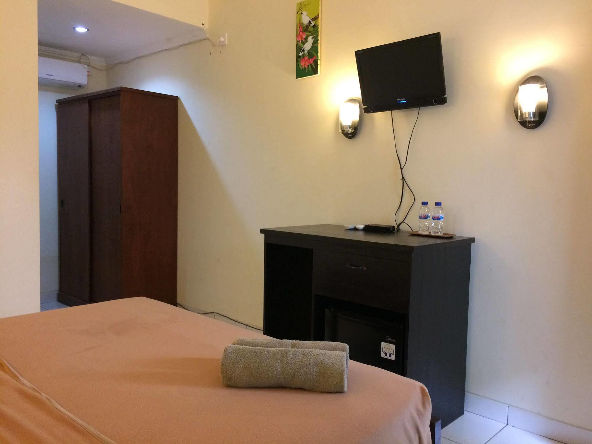 Jenny Bunker Homestay Кута Экстерьер фото