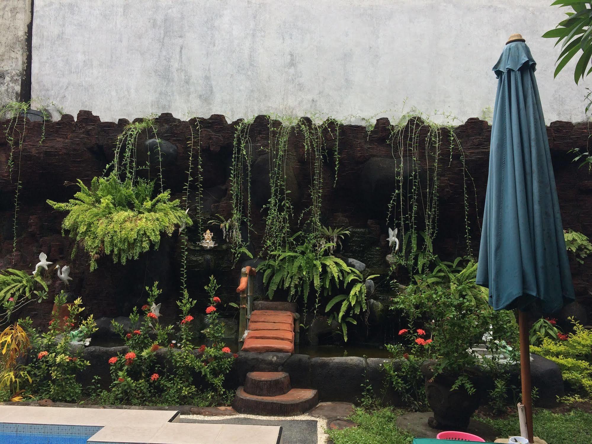 Jenny Bunker Homestay Кута Экстерьер фото